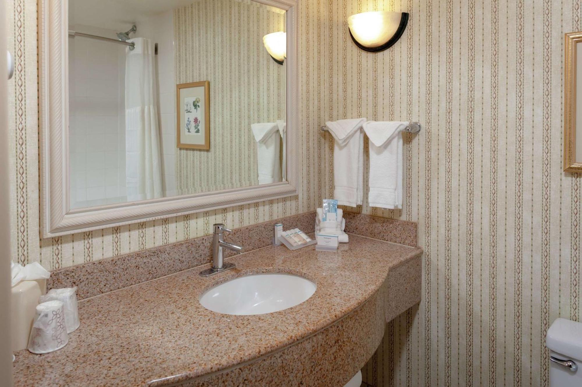 Hilton Garden Inn Charlotte North Exterior photo
