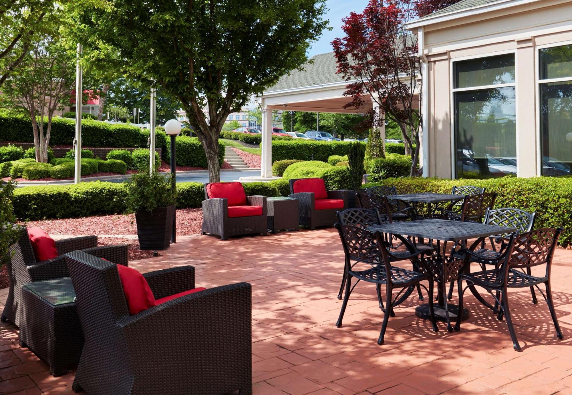 Hilton Garden Inn Charlotte North Exterior photo