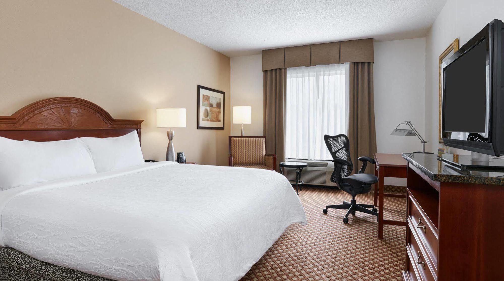 Hilton Garden Inn Charlotte North Exterior photo